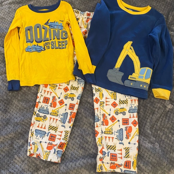 Excellent Condition 3 piece sz7 fleece Construction Digger Dumptruck Pajamas - Picture 1 of 5